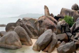 Hin Ta and Hin Yai rocks